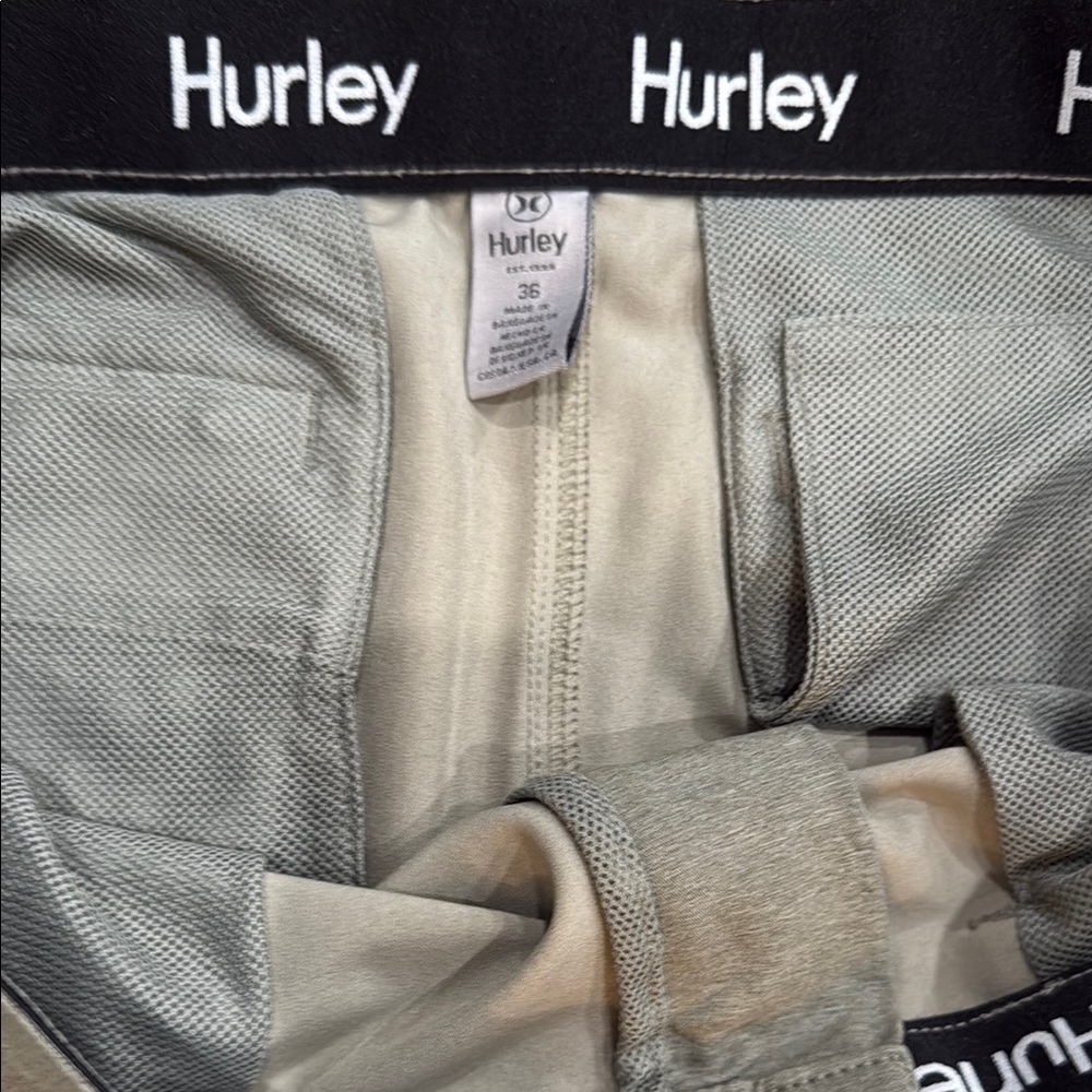 Hurley Green Flat Front Men’s 36” shorts for Casual Style - Picture 3 of 4